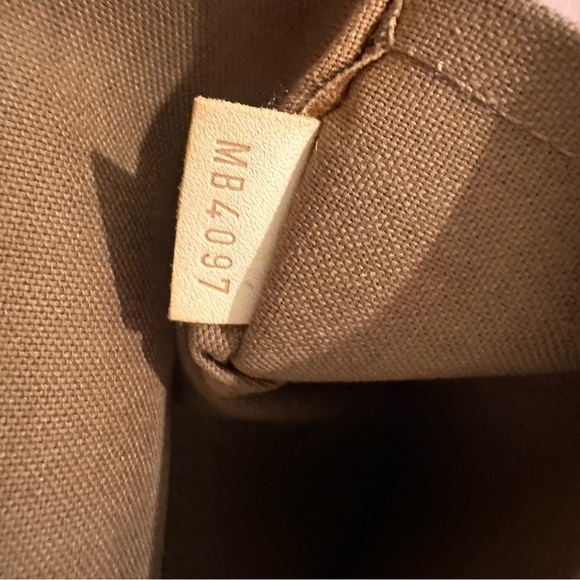 Louis Vuitton Monogram Tivoli GMl - Picture 16 of 16